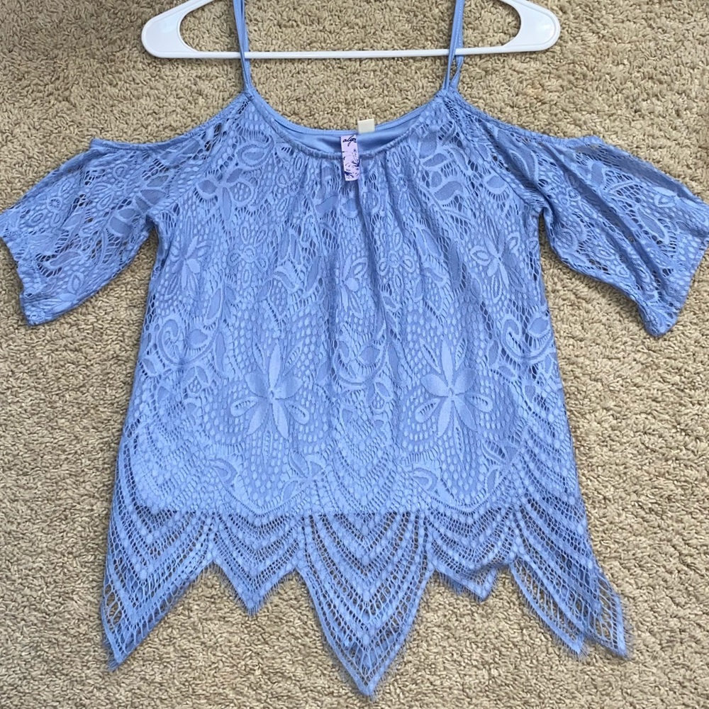 NWOT Lace Cold Shoulder Top